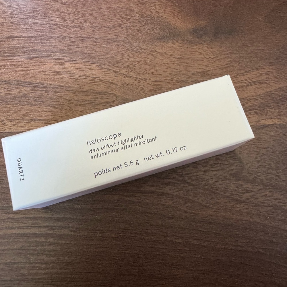 Glossier haloscope, shade: QUARTZ